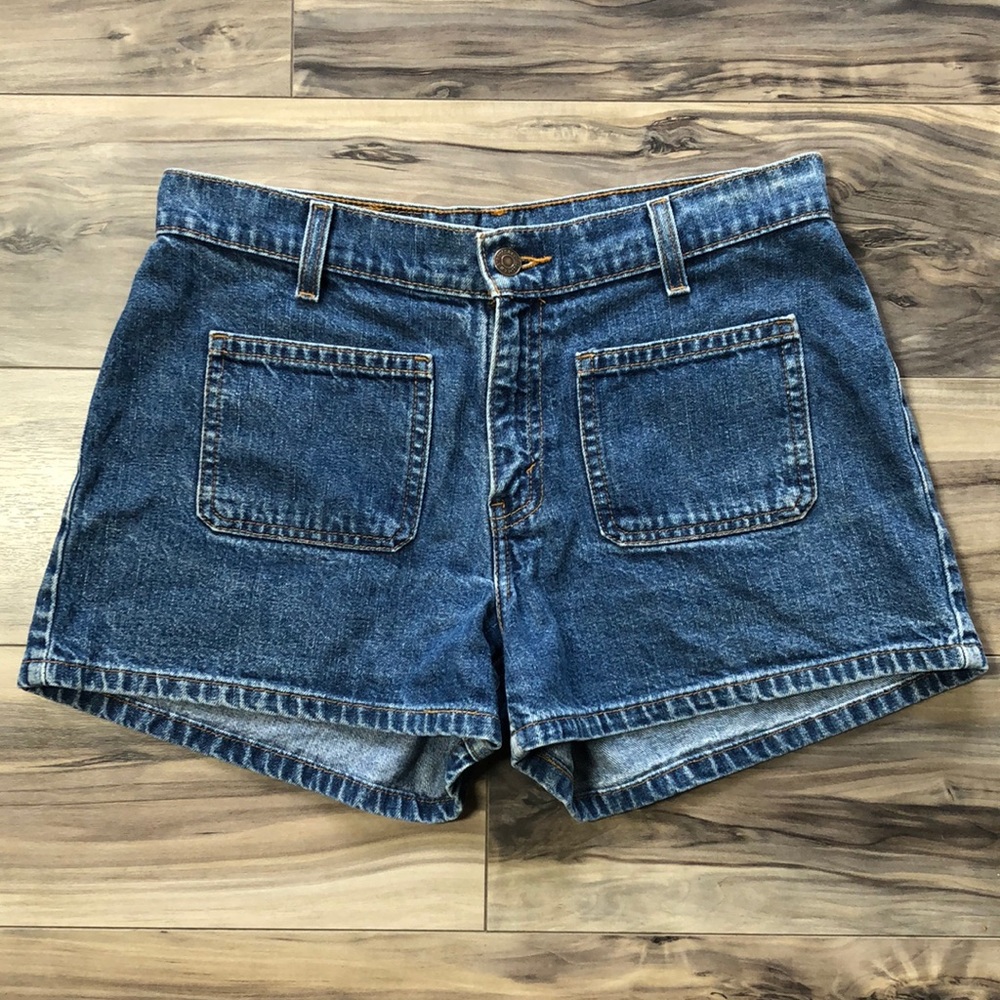 LEVIS VINTAGE (90S) HIGH WAISTED SHORTS